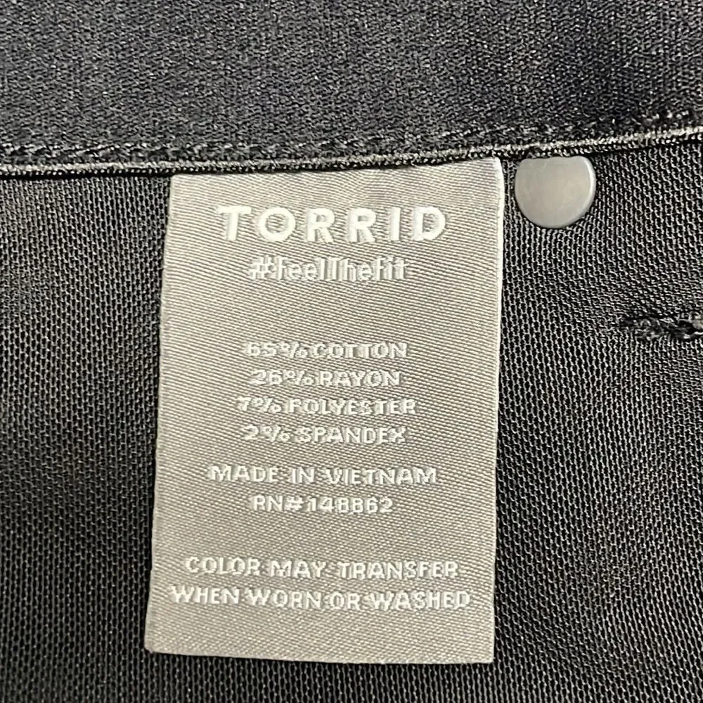 Torrid Black “Feel the Fit” Crop Bombshell Skinny Jeans- Size 10